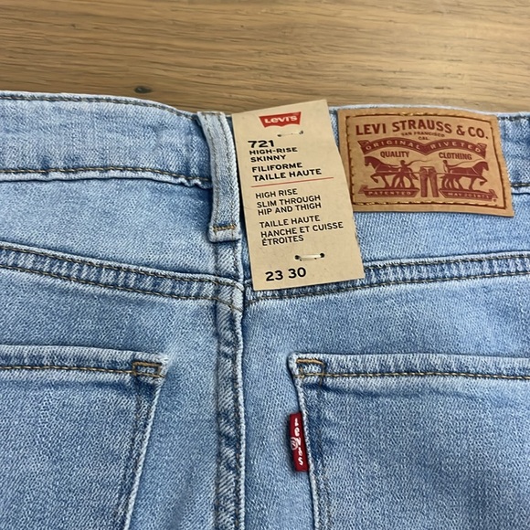 BNWT Levi’s 721 High Rise Skinny Hypersoft Jeans Size 23 x 30 - Picture 5 of 6